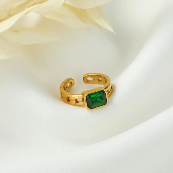 Emerald Gold Link Ring – Statement Jewelry with Emerald-Cut Green Crystal - Image 4
