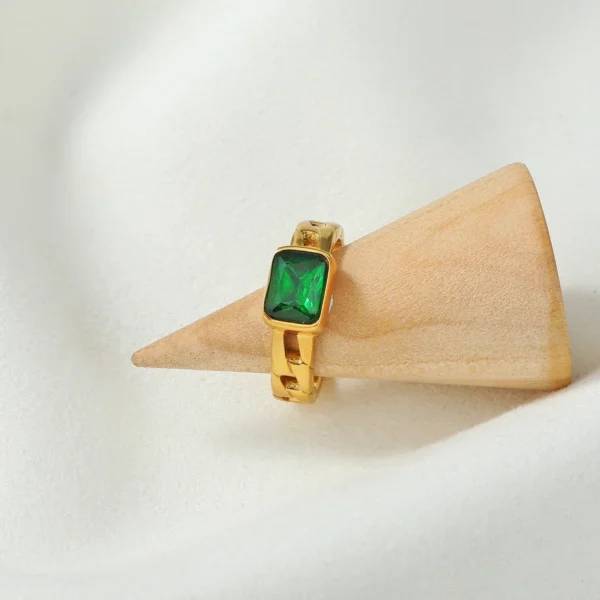 Emerald Gold Link Ring – Statement Jewelry with Emerald-Cut Green Crystal - Image 3
