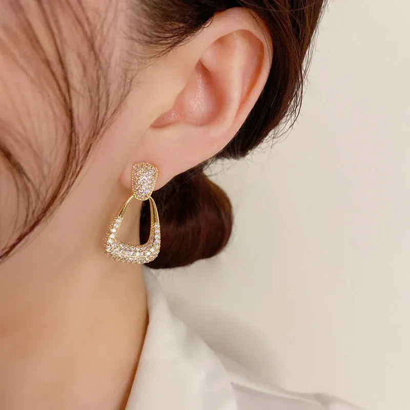 Stylish Geometric Earrings with Diamond Sparkle - Image 4