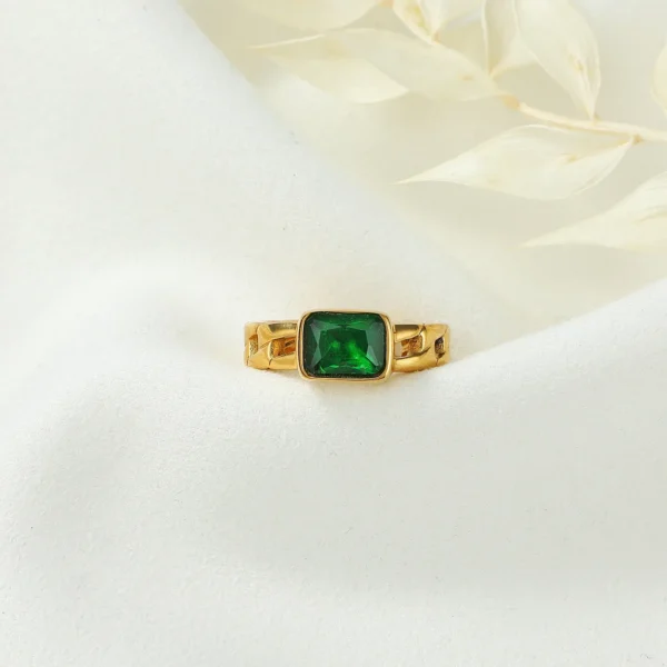 Emerald Gold Link Ring – Statement Jewelry with Emerald-Cut Green Crystal - Image 2