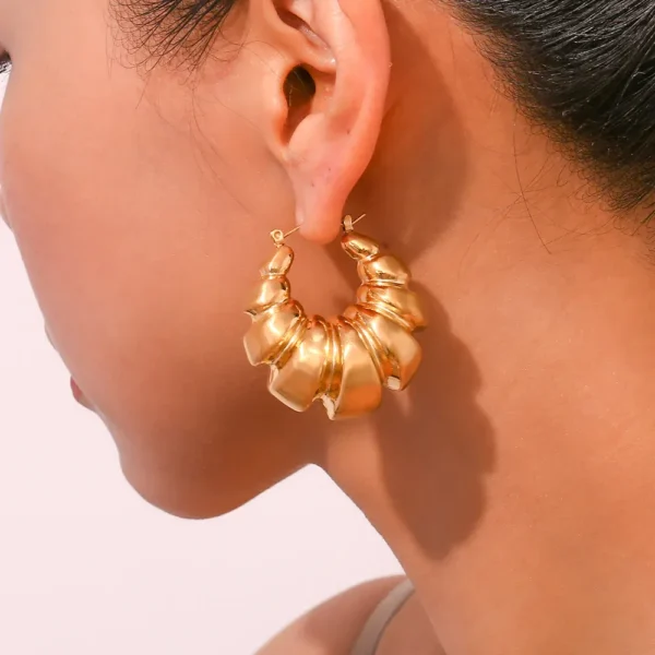 Stylish Croissant Hoop Earrings - Image 3